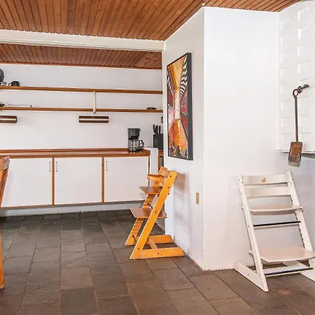 Six-bedroom In Aabenraa * Varnaes